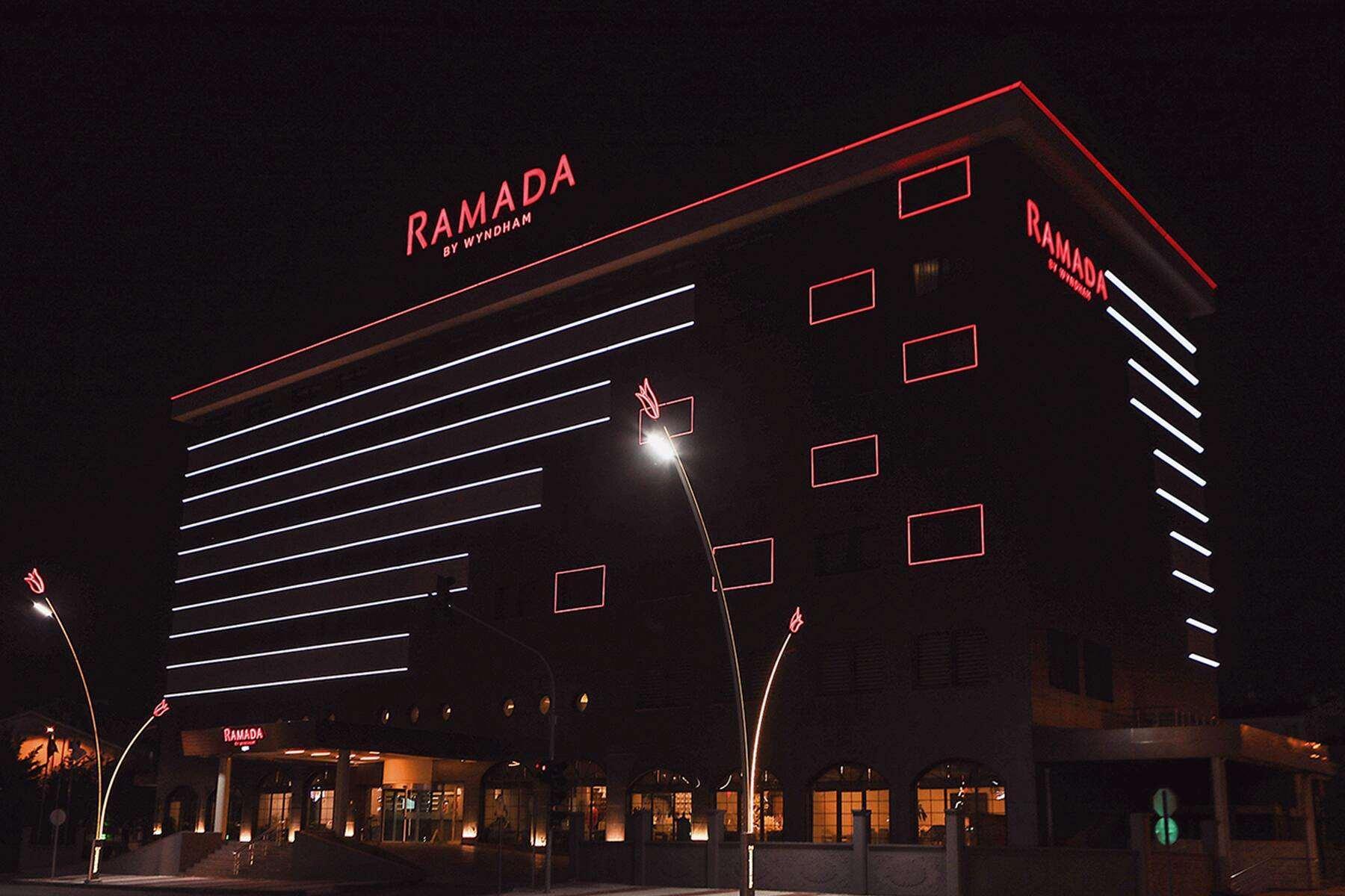 Ramada Usak Hotell Exteriör bild